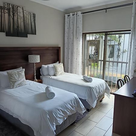 Three Olives Guesthouse Центурион Екстериор снимка