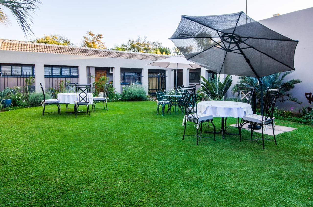 Three Olives Guesthouse Центурион Екстериор снимка