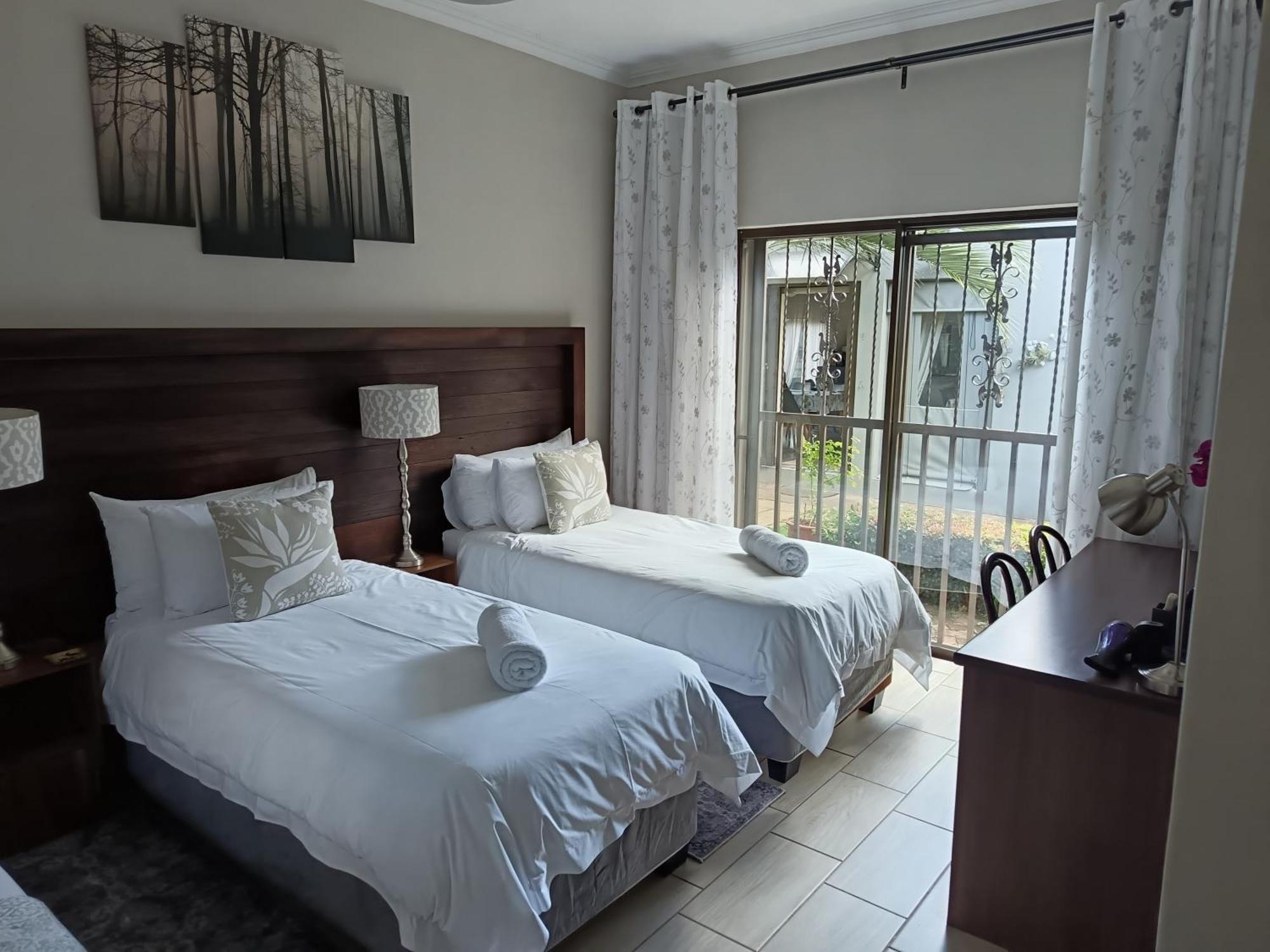 Three Olives Guesthouse Центурион Екстериор снимка