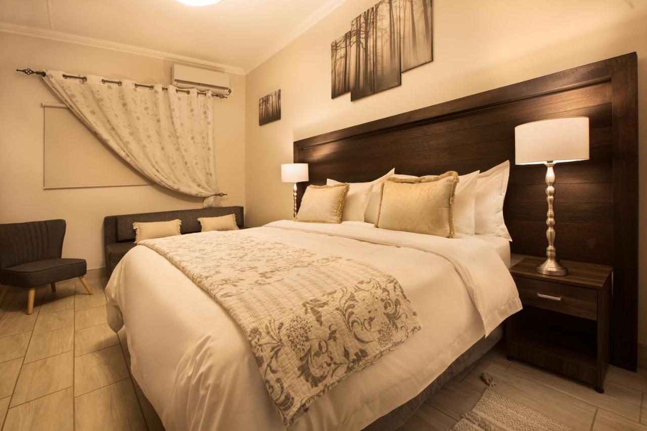 Three Olives Guesthouse Центурион Екстериор снимка